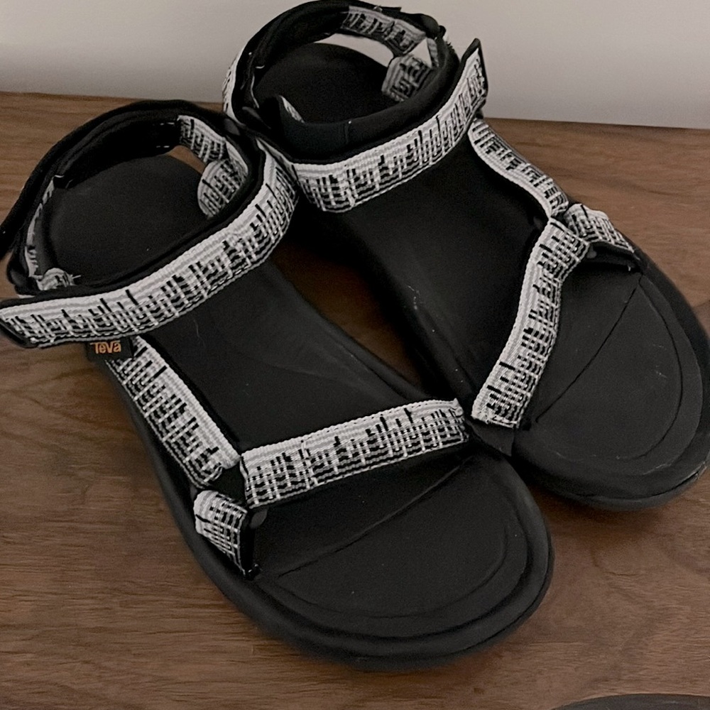 Teva Hurricane XLT2 women’s Sandal. Brand New. Size 8